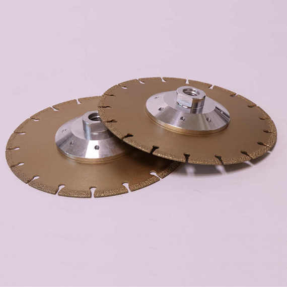 Vacuum brazed grinding wheels for cast iron machining