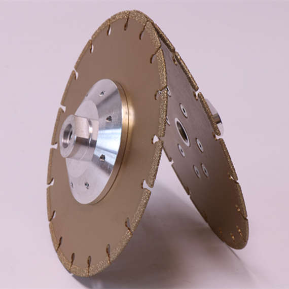 Vacuum brazed grinding wheels for cast iron machining