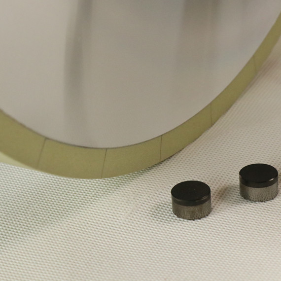 Vitrified diamond grinding wheel for machining PDC composite pieces/drill bits