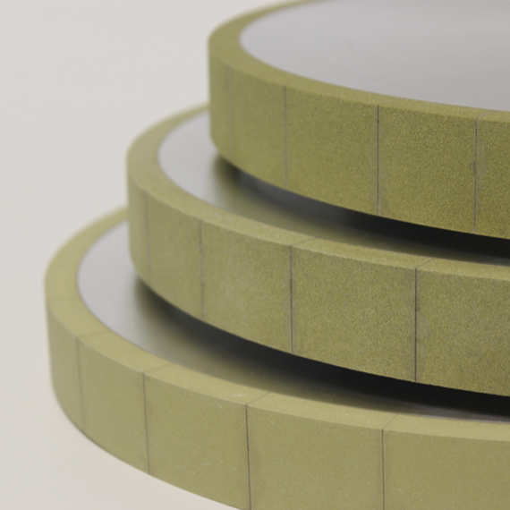 Grinding precision ceramics - using ceramic cylindrical grinding wheels