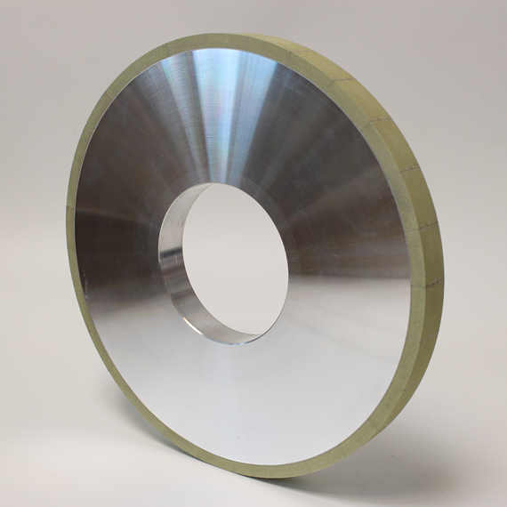 Grinding precision ceramics - using ceramic cylindrical grinding wheels