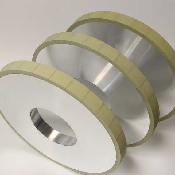 Grinding precision ceramics - using ceramic cylindrical grinding wheels