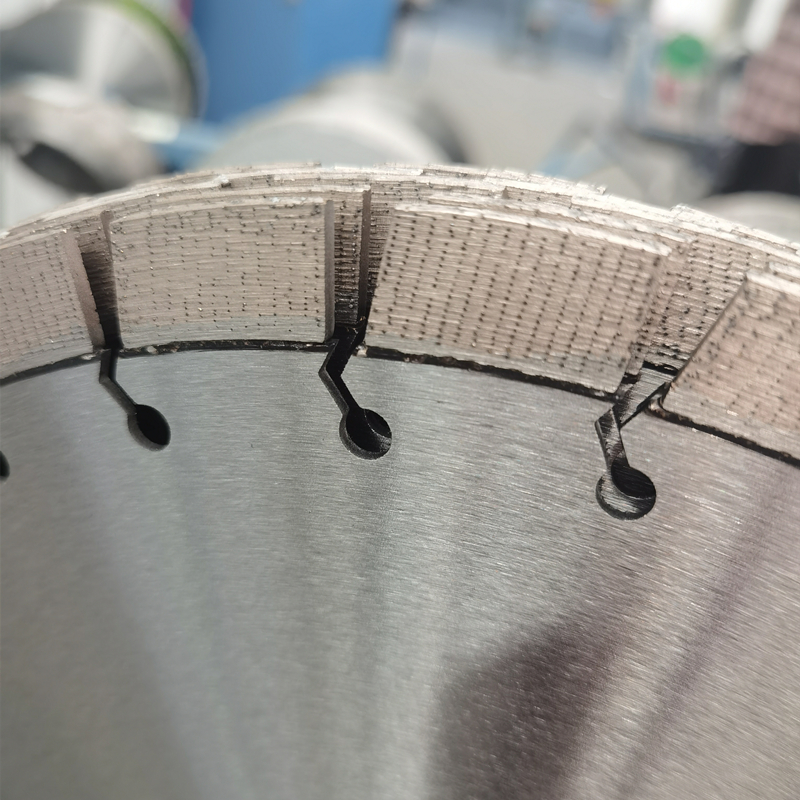 Laser-Welded Diamond Saw Blade with Uniformly/Orderly Arranged Segments - 17mm High Teeth