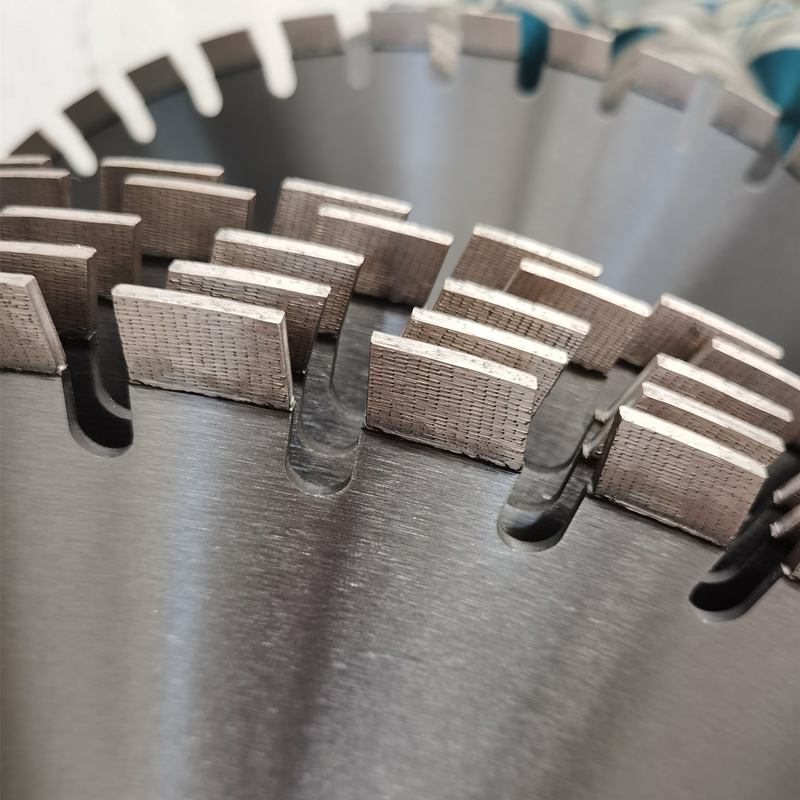 800mm Diamond Saw Blade for Wall Cutting – Evenly Distributed & Ordered Cutter Heads