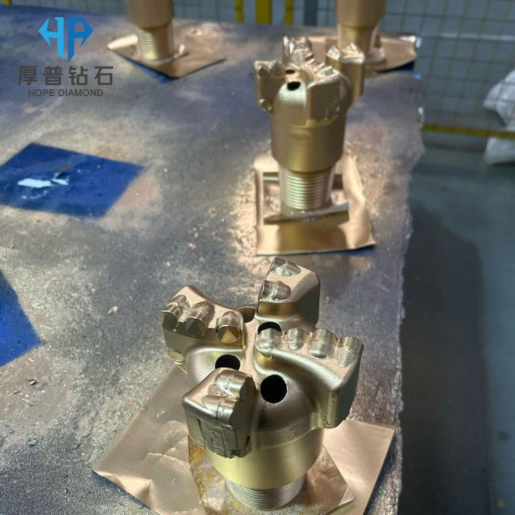 Size 102mm High Performance PDC Steel Body 4 Blade Bit for Rock Drilling Applications
