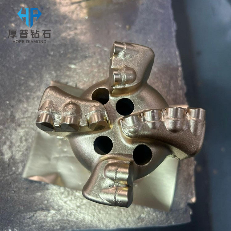 Size 102mm High Performance PDC Steel Body 4 Blade Bit for Rock Drilling Applications