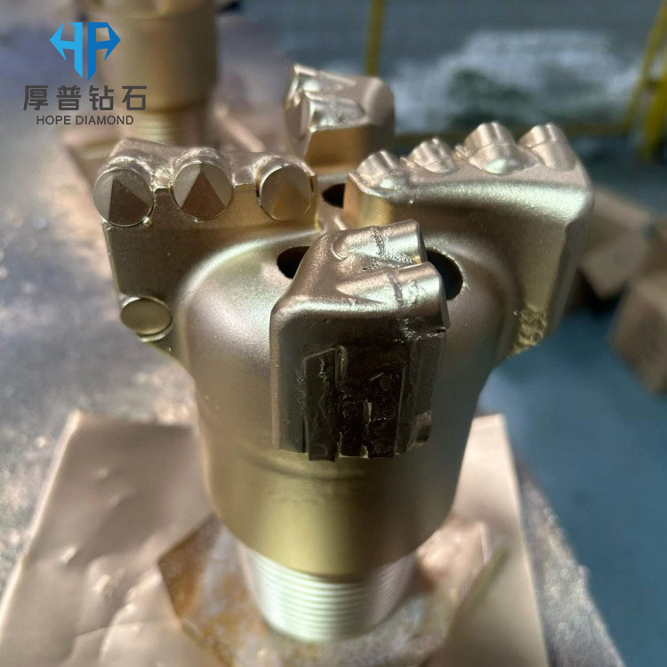 Size 102mm High Performance PDC Steel Body 4 Blade Bit for Rock Drilling Applications