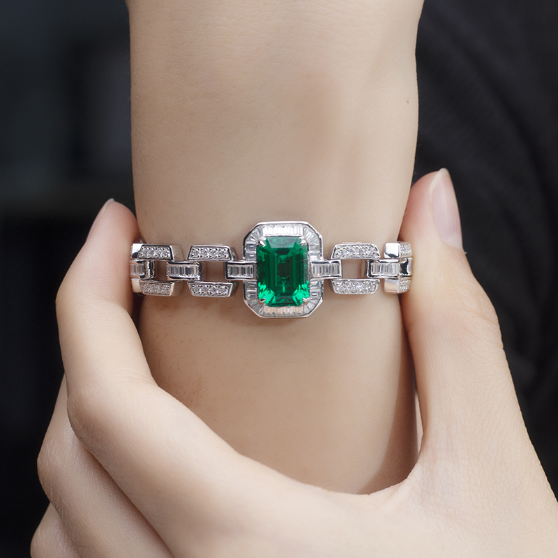 18K Green Emerald Cut Lab Grown Diamond Bracelet Sleek Geometric Statement Piece