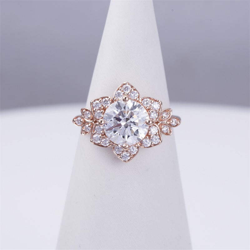 Flower-Shaped Diamond Ring Round Brilliant Center Stone with 4-Prong Setting & Accent Round Side Diamonds