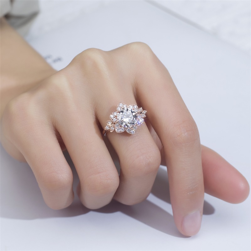 Flower-Shaped Diamond Ring Round Brilliant Center Stone with 4-Prong Setting & Accent Round Side Diamonds