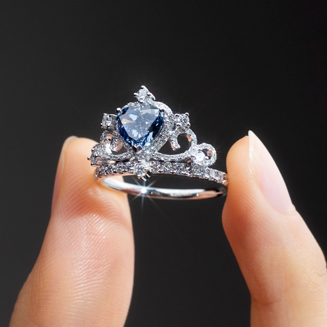 18K Gold Blue Heart-Shaped Crown Ring with Diamond Halo for Women's Engagement