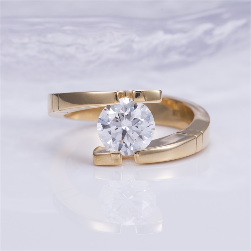 18K Gold Round Lab-Grown Diamond Solitaire Engagement Ring for Women VVS Clarity, Ideal Cut