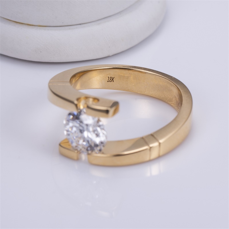 18K Gold Round Lab-Grown Diamond Solitaire Engagement Ring for Women VVS Clarity, Ideal Cut