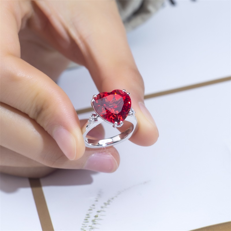 18K Gold Heart-Shaped Lab-Grown Red Diamond Solitaire Engagement Ring for Women VVS Clarity, Excellent Cut