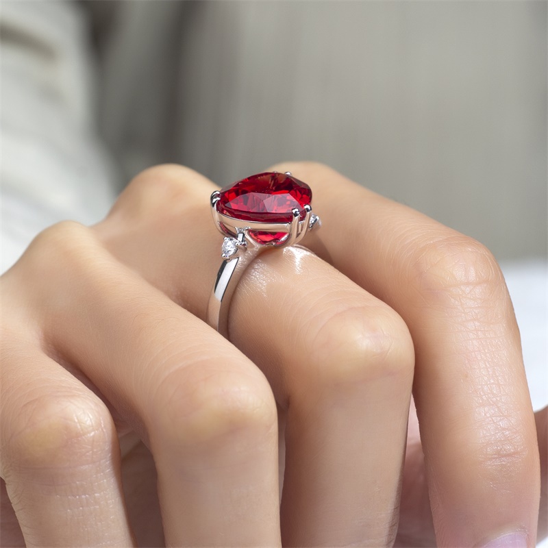 18K Gold Heart-Shaped Lab-Grown Red Diamond Solitaire Engagement Ring for Women VVS Clarity, Excellent Cut