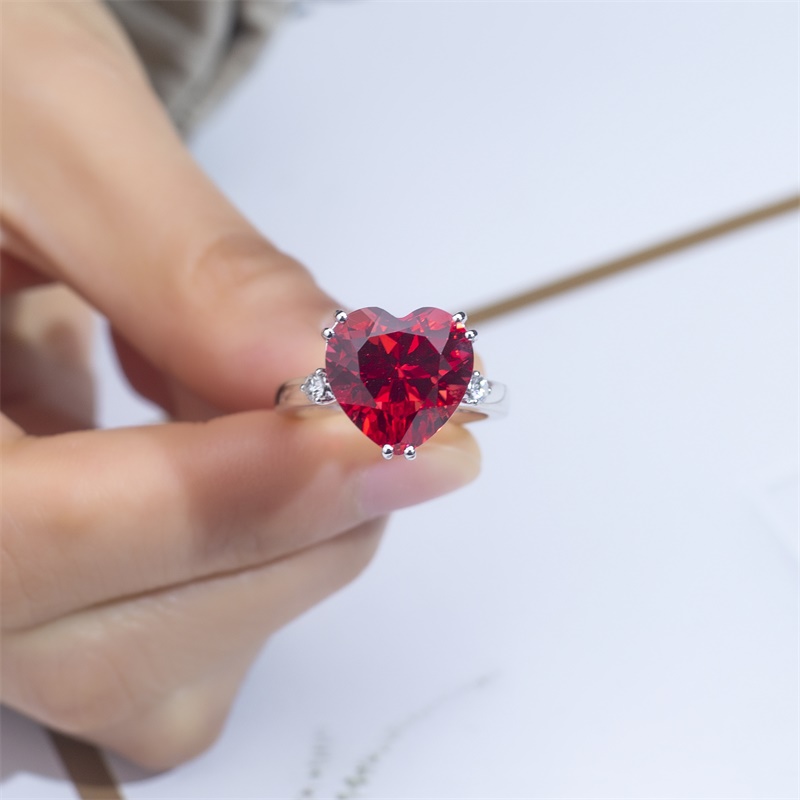18K Gold Heart-Shaped Lab-Grown Red Diamond Solitaire Engagement Ring for Women VVS Clarity, Excellent Cut