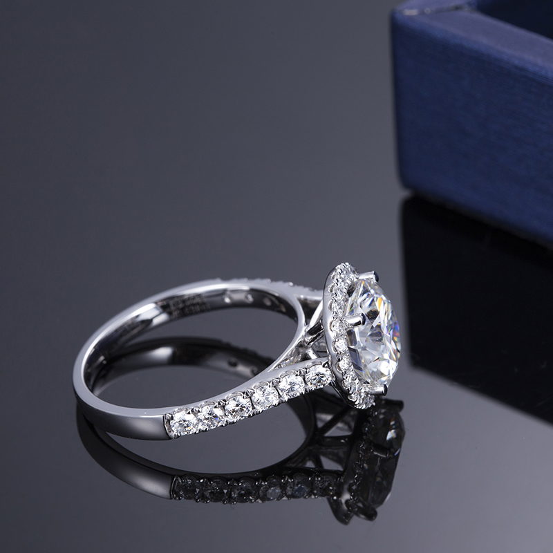 18K Gold Lab-Grown Diamond Round Halo Engagement Ring with Side Accents VVS Clarity, Ideal Cut for Bride
