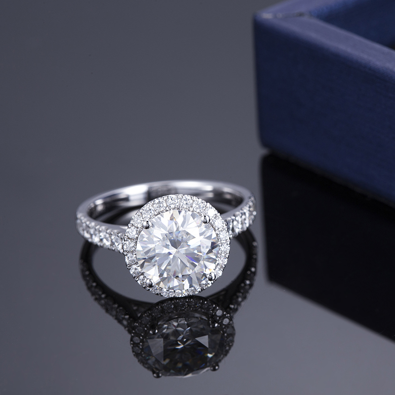 18K Gold Lab-Grown Diamond Round Halo Engagement Ring with Side Accents VVS Clarity, Ideal Cut for Bride
