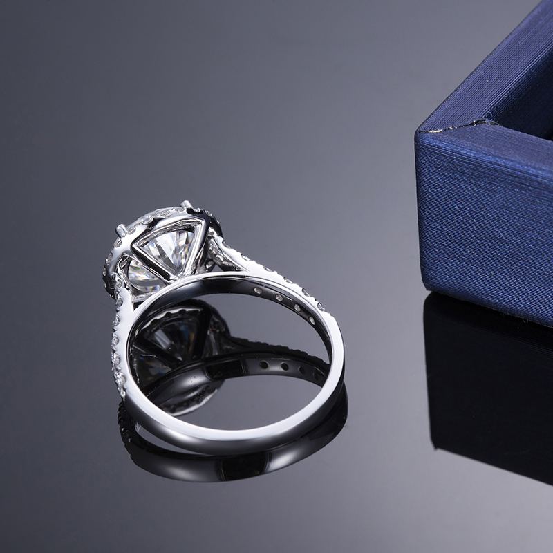 18K Gold Lab-Grown Diamond Round Halo Engagement Ring with Side Accents VVS Clarity, Ideal Cut for Bride