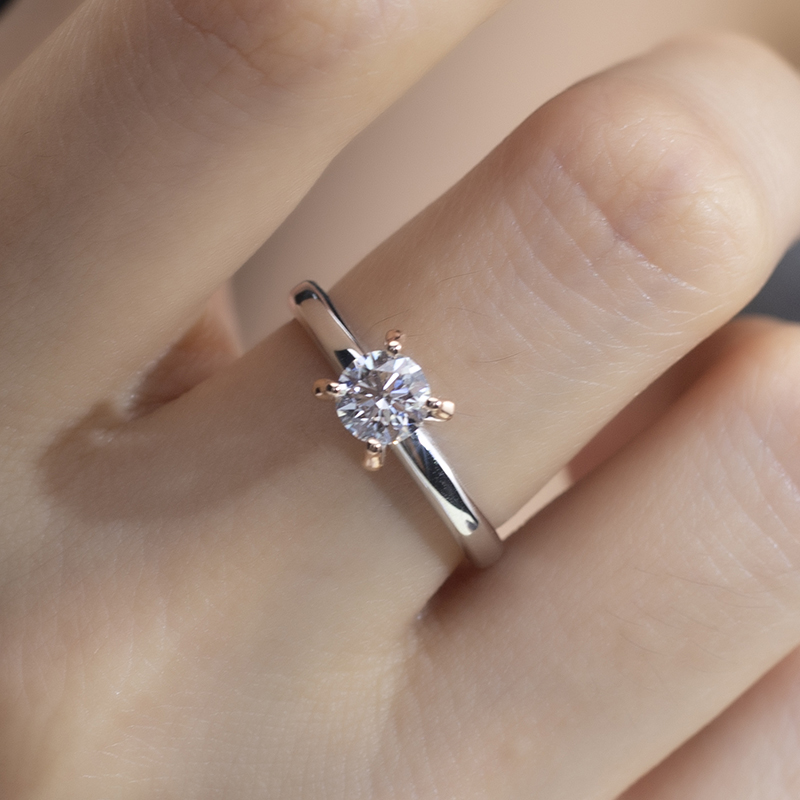 18K Gold Lab-Grown Diamond 4-Prong Solitaire Engagement Ring Round Cut, VVS Clarity, Ideal Cut for Women