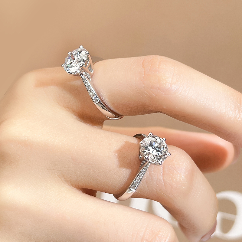 18K Gold Round Lab-Grown Diamond Six-Prong Ring with Side Accents VVS Clarity, Excellent Cut for Wedding
