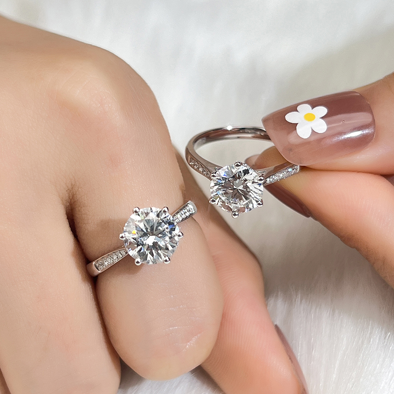 18K Gold Round Lab-Grown Diamond Six-Prong Ring with Side Accents VVS Clarity, Excellent Cut for Wedding