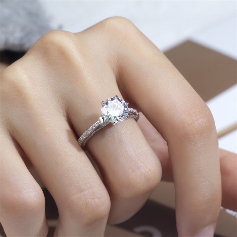 18K Rose Gold Round Brilliant-Cut Lab-Grown Diamond Engagement Ring VS1 Clarity, D Color, Ideal Cut
