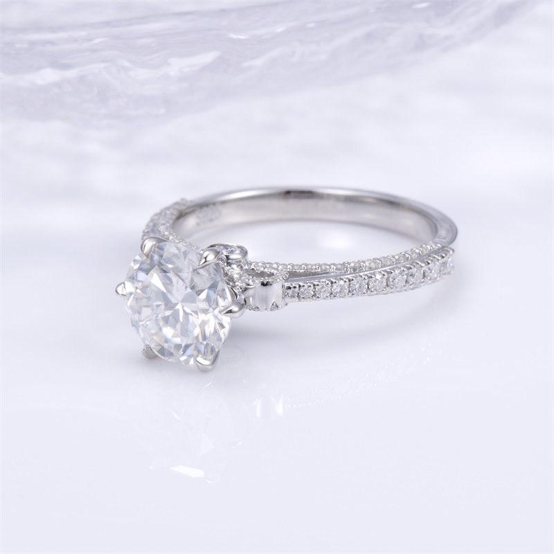 18K Gold Lab-Grown Diamond Ring Round Center with Pear Side Stones for Engagement
