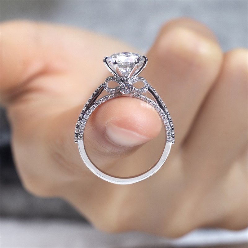 18K Gold Lab-Grown Diamond Ring Round Center with Pear Side Stones for Engagement