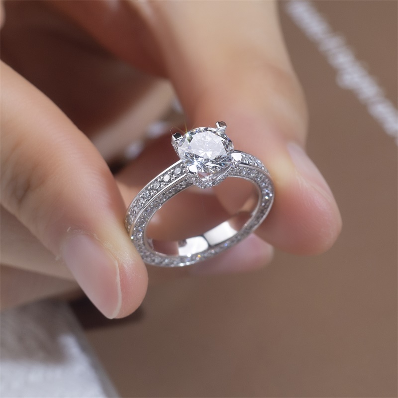 18K Rose Gold Round Brilliant-Cut Lab-Grown Diamond Engagement Ring VS2 Clarity, G Color, Ideal Cut