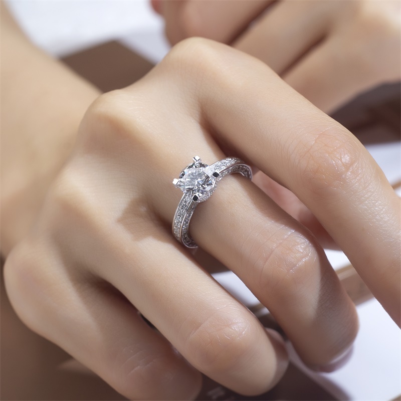 18K Rose Gold Round Brilliant-Cut Lab-Grown Diamond Engagement Ring VS2 Clarity, G Color, Ideal Cut
