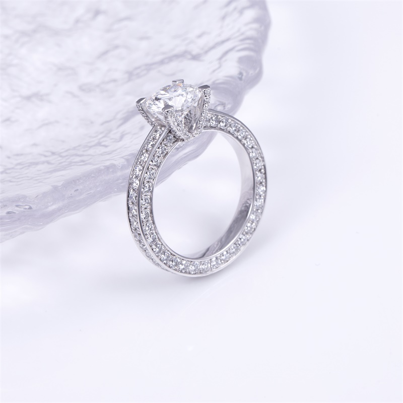18K Rose Gold Round Brilliant-Cut Lab-Grown Diamond Engagement Ring VS2 Clarity, G Color, Ideal Cut