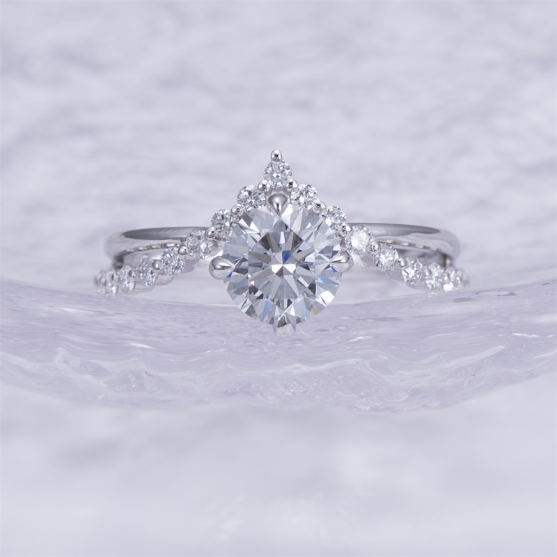 8K Gold Round Brilliant Lab-Grown Diamond Solitaire Engagement Ring VVS Clarity, D Color, Ideal Cut