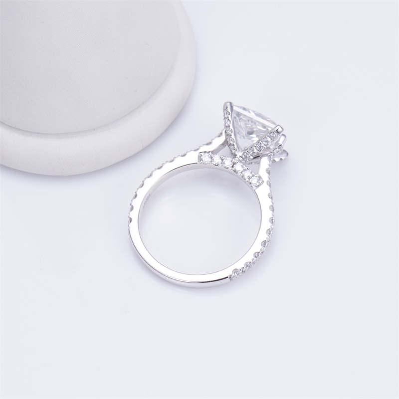Elegant 18K Rose Gold Lab-Grown Pear Diamond Engagement Ring for Her VVS Clarity, Ideal Cut