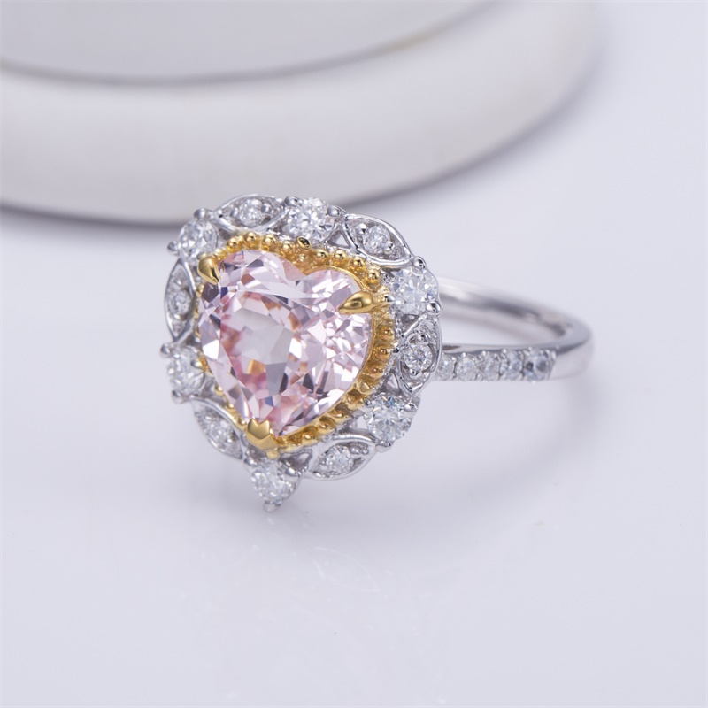 18K Gold Lab-Grown Diamond Solitaire Engagement Ring for Women VVS Clarity, D Color, Ideal Cut