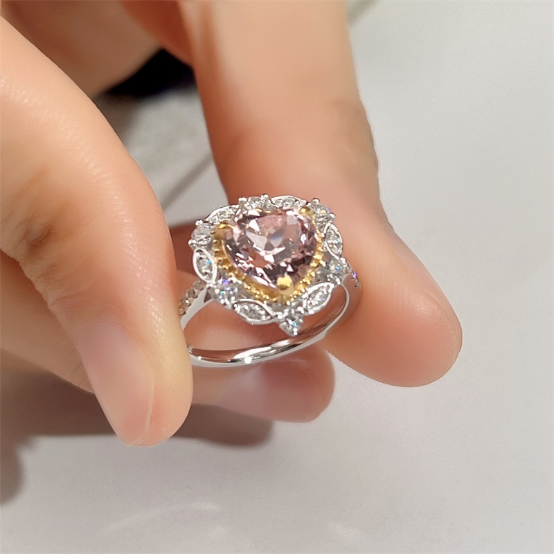18K Gold Lab-Grown Diamond Solitaire Engagement Ring for Women VVS Clarity, D Color, Ideal Cut